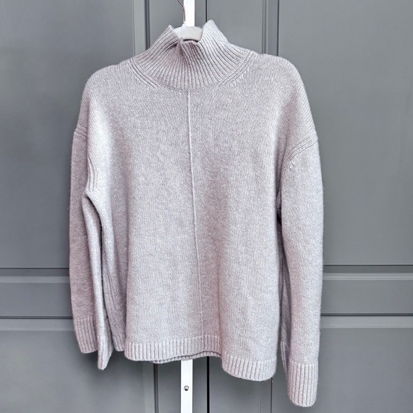 THEORY Luxc cashmere turtle neck sweater Sz L - Picture 1 of 2